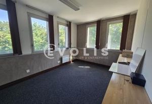 Location bureaux Igny - Proche RER, bus et autoroutes