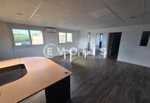 Location bureaux Egly - Proche RER C et bus