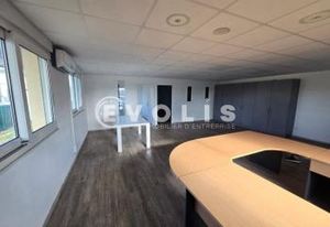 Location bureaux Egly - Proche RER C et bus