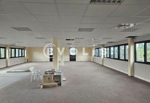 Bureaux rénovés à louer Les Ulis - Proximité RER B et C