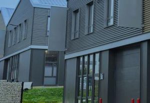 Vente bureaux Groslay - Parc sécurisé, accès poids lourds