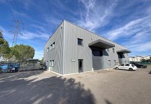 Location local d'activité rénové Saint-Priest - Hauteur 7,5 m