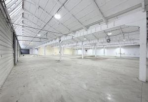 Location entrepôt Décines-Charpieu - Bureaux intégrés