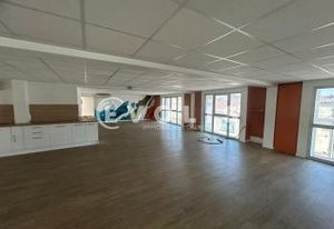 Location bureaux 270 m² Bordeaux - Proche tram et bus