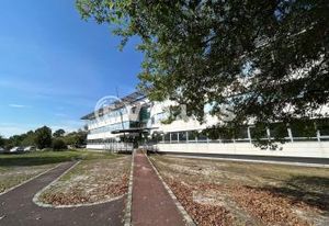 Location bureaux Pessac Europarc B18 - Tram et bus à proximité