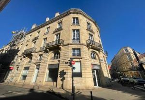 Location bureaux Bordeaux hypercentre - Proche transports et commerces