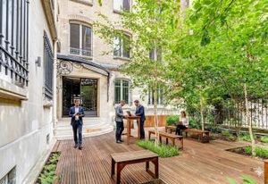 Location bureaux Paris 9 - Proche métros Liège, Blanche et Trinité