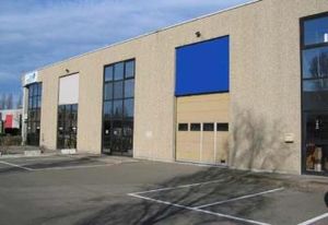 Location cellules d'activité avec bureaux Coignières - Proximité N10 et A12
