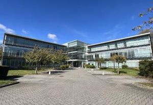 Vente bureaux Voisins-le-Bretonneux - Parc Val Saint-Quentin, RER et navette