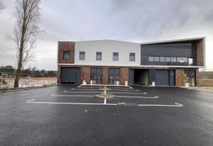 Cellules mixtes activité et bureaux à vendre Plaisir - Proximité Paris