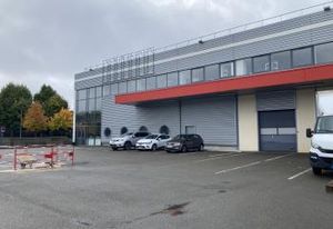 Location entrepôt Trappes - RN10 et accès autoroutes A12 et A86