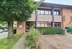 Location bureaux Voisins-le-Bretonneux - Proche transports et grands axes