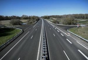 Bureaux à louer Bièvres - Proche axes routiers et transports en commun
