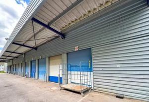 Bâtiment de messagerie à vendre Trappes - Accès direct N10