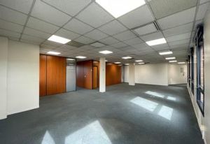 Location bureaux Massy - Proche RER B, C, TGV et autoroutes A6, A10, N20