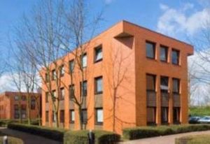 Location bureaux Montigny - Proximité bus et autoroutes A86, A12, A13
