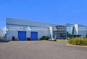 Vente bâtiment d'activités Le Plessis-Pâté - 3 portes sectionnelles 5x4,5 m