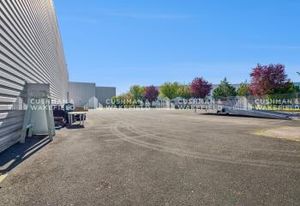 Vente bâtiment d'activités Le Plessis-Pâté - 3 portes sectionnelles 5x4,5 m