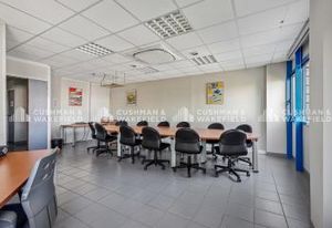 Vente bâtiment d'activités Le Plessis-Pâté - 3 portes sectionnelles 5x4,5 m