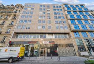 Bureaux à vendre ou louer à Neuilly-sur-Seine, proche métro Les Sablons et bus