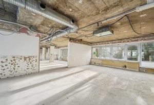 Bureaux à vendre ou louer à Neuilly-sur-Seine, proche métro Les Sablons et bus