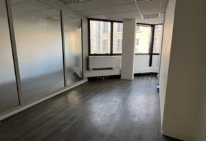 Location bureaux Levallois-Perret, proche bus et accès routier
