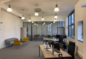 Location bureaux Clichy - Proche RER C et métro Mairie de Clichy