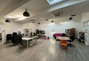 Bureaux à vendre/louer Villeurbanne - Métro et bus ligne 69