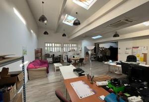 Bureaux à vendre/louer Villeurbanne - Métro et bus ligne 69
