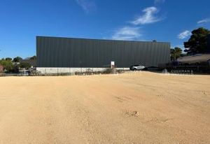 Location local d'activité Signes - Terrain privatif 3 500 m²