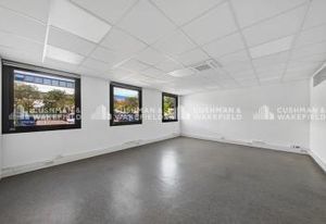 Location bureaux Marseille 16 - Avenue André Roussin proche A55