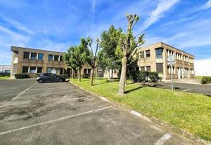 Location bureaux Le Coudray-Montceaux - Proche A6 et Nationale 7