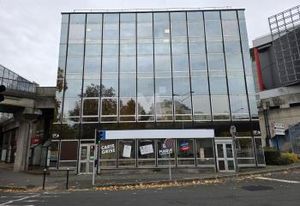 Location bureaux Évry - Proche tribunal et centre commercial, accès autoroutes et transports