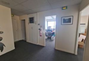 Location bureaux Courcouronnes - Proche A6, RN7, RN104, RER D et bus