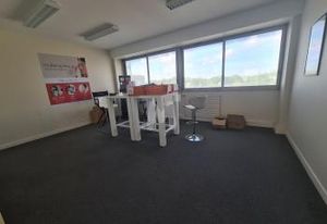 Location bureaux Courcouronnes - Proche A6, RN7, RN104, RER D et bus