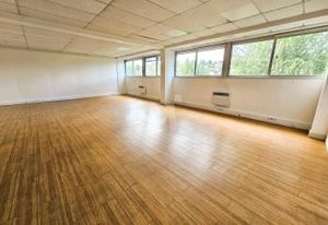 Location bureaux Igny - Proche autoroutes A126, A10 et RER C
