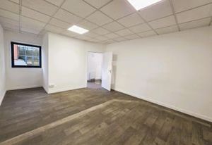 Location bureaux Savigny-le-Temple - Proche gare RER D