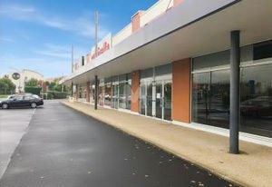 Location local commercial Lisses - Zone Clos aux Pois