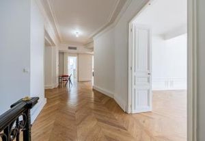 Bureaux à louer Paris 17 - Parc Monceau et métro à proximité