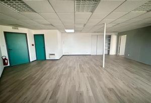 Location bureaux Dijon - Proche Centre Commercial Toison d'Or et Tramway