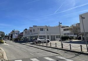 Location local commercial Saint-Laurent-du-Var - Zone Cap 3000