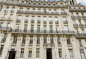 Location bureaux Paris 16 - Proximité Métro, R+6 avec cour privative