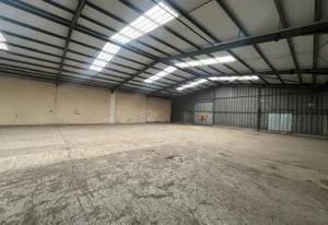 Bâtiment d'activité et stockage à louer Landivisiau - 3 cellules disponibles