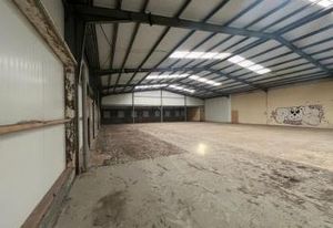 Bâtiment d'activité et stockage à louer Landivisiau - 3 cellules disponibles