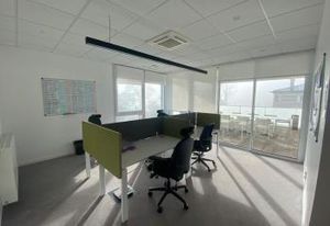 Vente immeuble bureaux Lorient proche hôpital, Péristyle et Naval Group