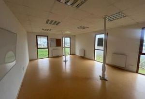 Bureaux à vendre Saint-Évarzec - Parc de 3 200 m²