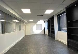 Location bureaux Saint-Denis - Proche RER D, métro et A1