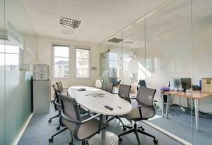 Location de bureaux situés au pied du RER A "Val d'Europe" - Chessy