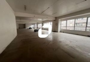 Location bureaux Paris 11, proche métro Alexandre Dumas, accès monte-charge