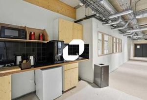 Location bureaux Paris 20 - Proche métro, tramway et périphérique